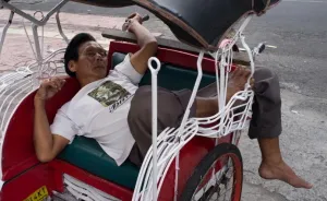 Easy Rider: Sleepy Motorcyclists Around Asia