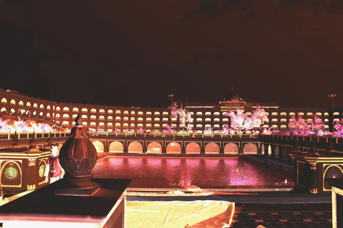 I Photographed Monuments And People Then Turned Them Into Color Negatives They Looked Beautiful