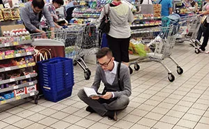 I Show People They Can Read Books Anywhere And Anytime