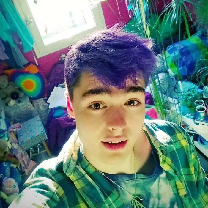 Merman Trend: Men Are Dyeing Their Hair With Incredibly Vivid Colors