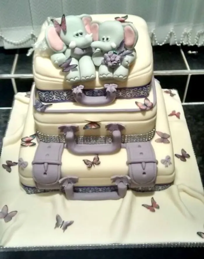 Suitcases And Elephants Wedding Cake !