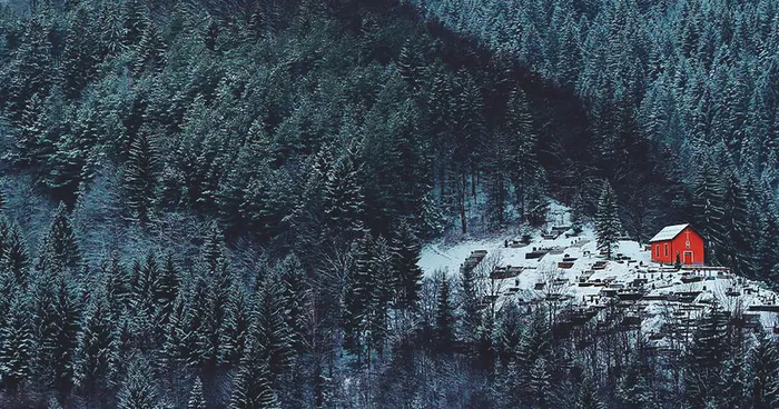77 Lonely Little Houses Lost In Majestic Winter Scenery