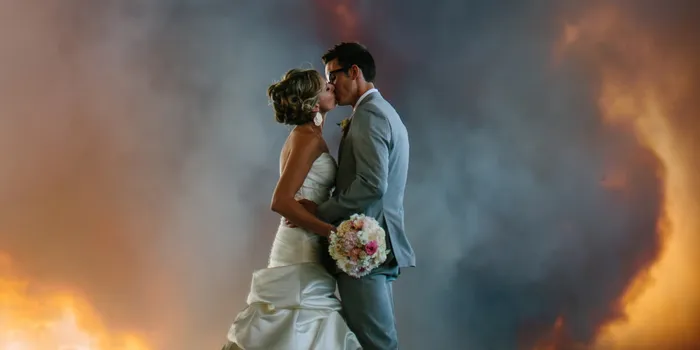 Wildfire In Oregon Ruined Wedding Party But Turned It Into An Epic Photoshoot