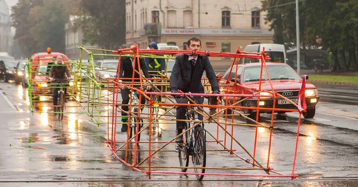 Latvian Cyclists Show How Much Space Bikes Save