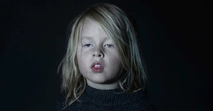 Zombie Kids: I Photographed Children Hypnotized By TV