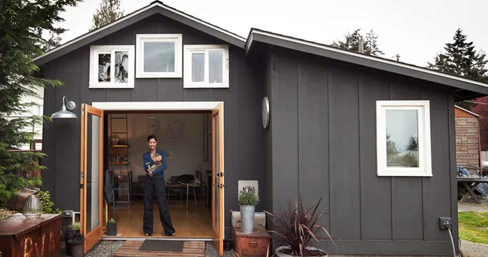 Designer Transformed An Old Garage Into A Cozy Mini House