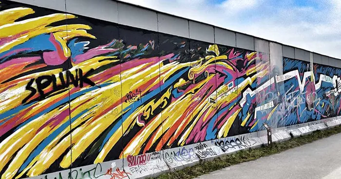 22 Stunning Murals From The Berlin Wall East Side Gallery