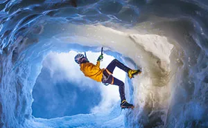 A Postcard With Adrenaline: I Photograph People Climbing In The Alps