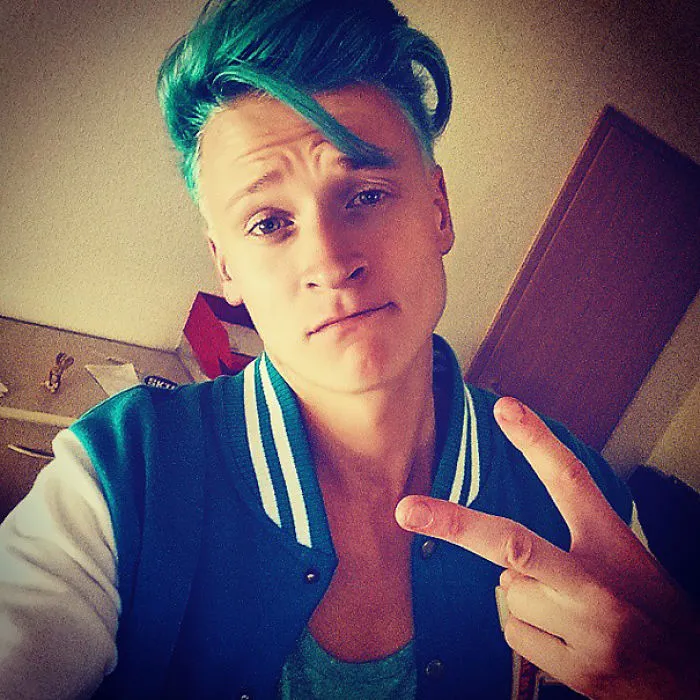 Merman Trend: Men Are Dyeing Their Hair With Incredibly Vivid Colors