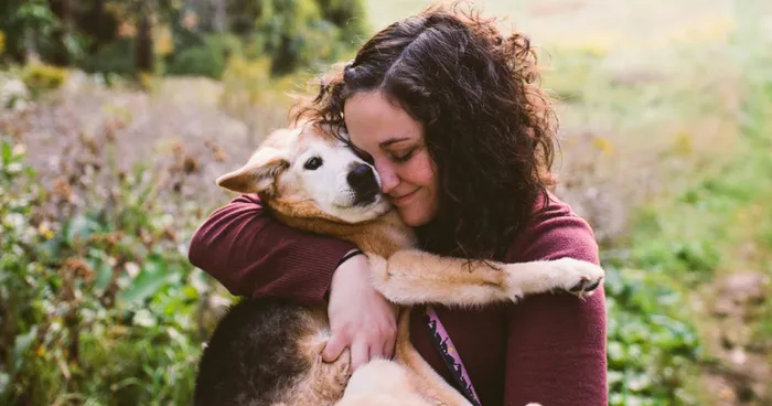 Photographer Says Goodbye To Her 16-Year-Old Dog With Heartwarming Photoshoot