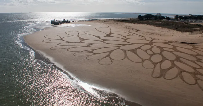 I Made Giant Sand Drawings On The Atlantic Coast