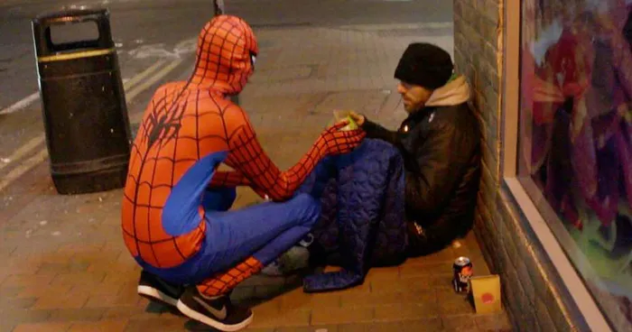 Anonymous Spiderman Feeds Homeless At Night, Shows Everyone Can Be A Hero