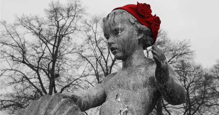 Winter Is Coming: Statues Around The World Get Hats
