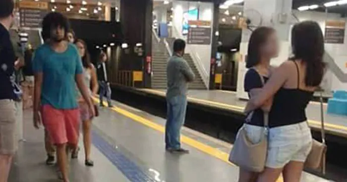 You'll Never Guess Why This Photo Of Two Women Embracing Went Viral In Brazil
