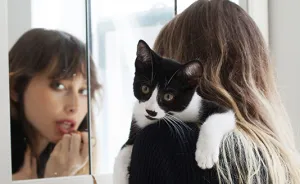 I Photograph Girls And Their Adopted Cats