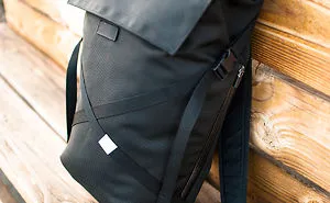 Smart Backpack Design Lets You Take Out Your Items Without Taking Off The Bag