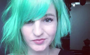Woman Live-Tweets Awkward First Date Conversation From Cafe