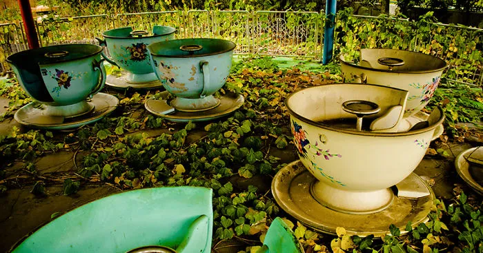 This Abandoned Theme Park In Japan Will Give You Chills