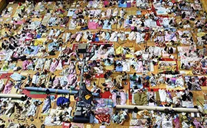 Thousands Of Chinese Students Spend Their Nights In Sports Hall Hiding From Unbearable Heat