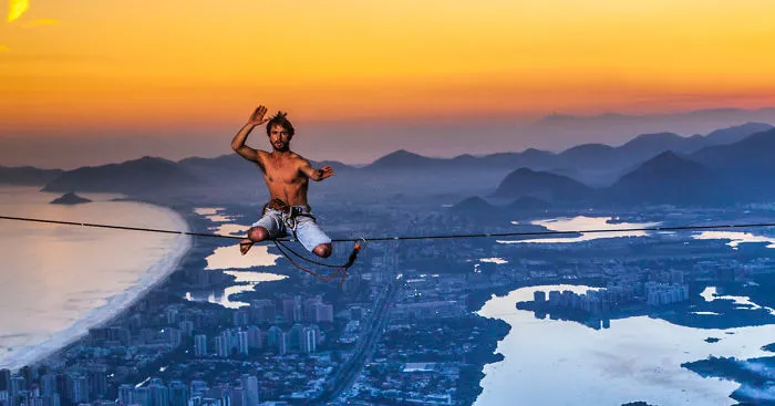I Capture Breathtaking Moments With High-Line Climbers In Beautiful Sunrises