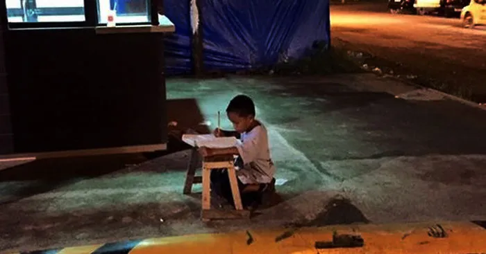 Homeless Boy Does His Homework Using The Light From A Local McDonald's