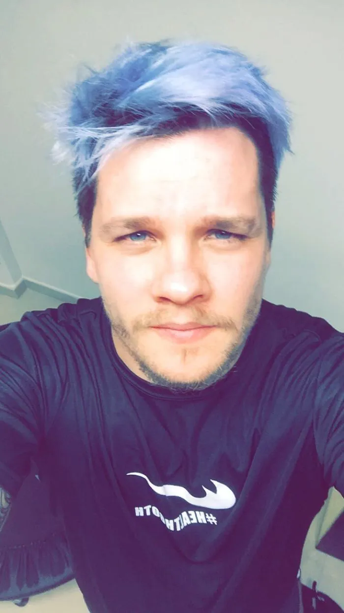 Merman Trend: Men Are Dyeing Their Hair With Incredibly Vivid Colors