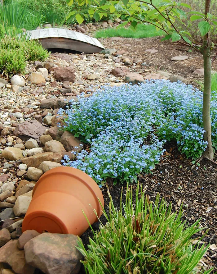 15 Spilled Flower Pots That Turn Your Flowers Into Streams Of Paint