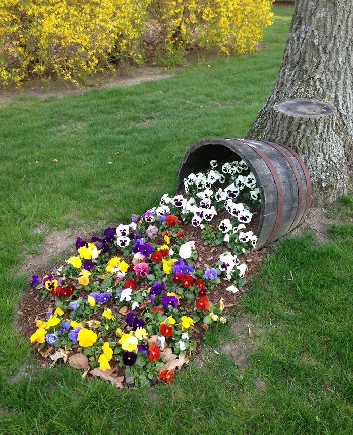 15 Spilled Flower Pots That Turn Your Flowers Into Streams Of Paint