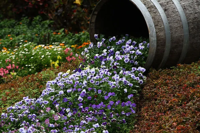 15 Spilled Flower Pots That Turn Your Flowers Into Streams Of Paint