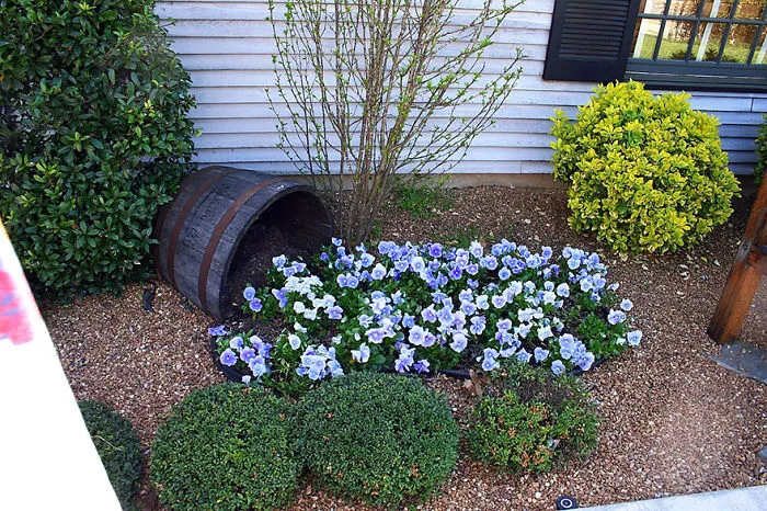 15 Spilled Flower Pots That Turn Your Flowers Into Streams Of Paint