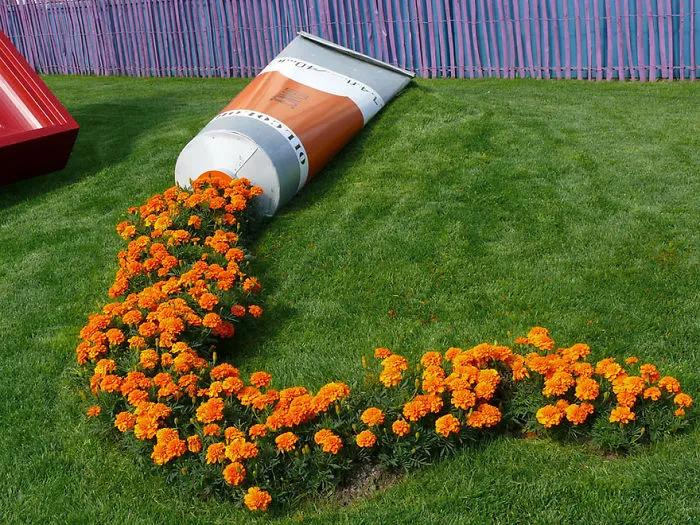 15 Spilled Flower Pots That Turn Your Flowers Into Streams Of Paint