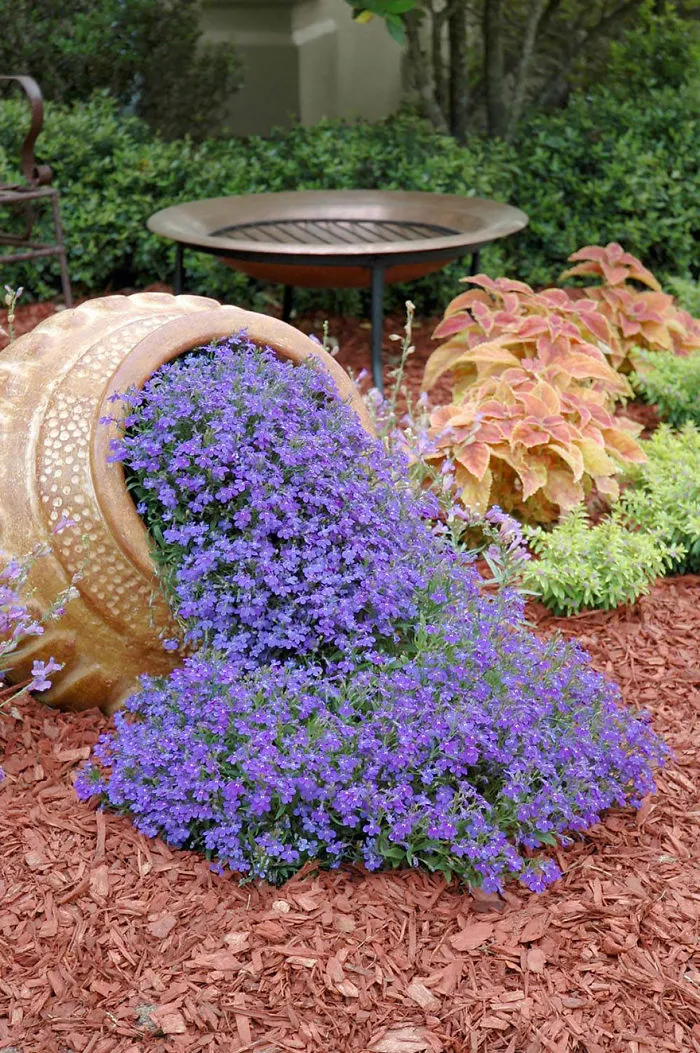 15 Spilled Flower Pots That Turn Your Flowers Into Streams Of Paint