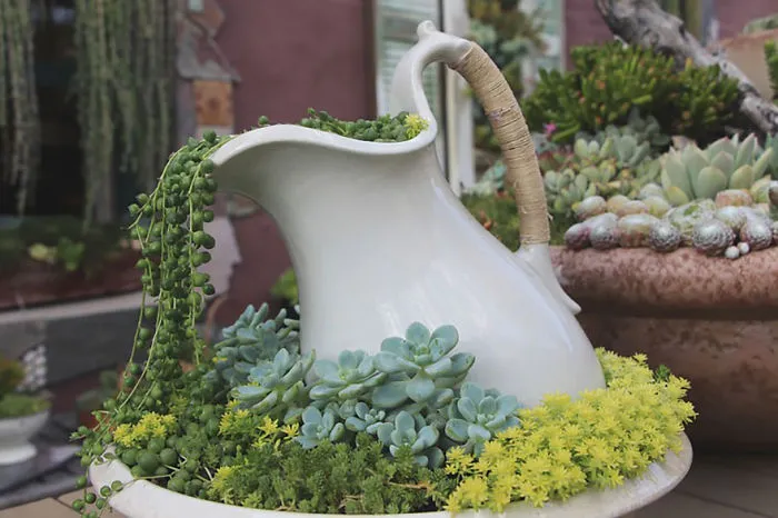 15 Spilled Flower Pots That Turn Your Flowers Into Streams Of Paint