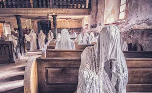 I Capture The Beauty Of Abandoned Places Before Nature Reclaims Them Forever