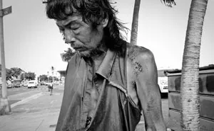 After 10 Years Of Photographing Homeless People, Photographer Discovers Her Own Father Among Them
