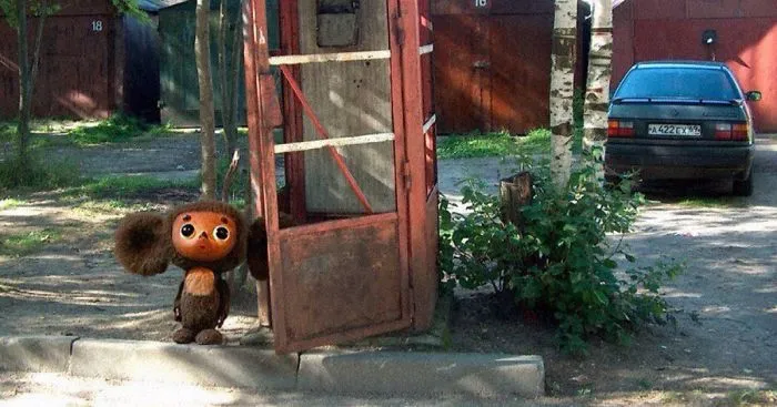 2D Characters Invade Russia To Show Its Social Problems