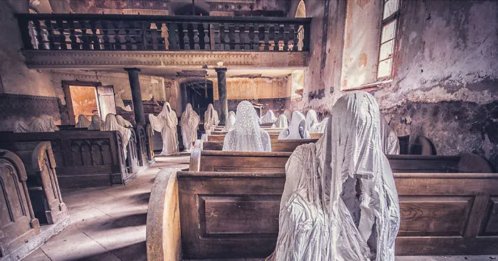 I Capture The Beauty Of Abandoned Places Before Nature Reclaims Them Forever