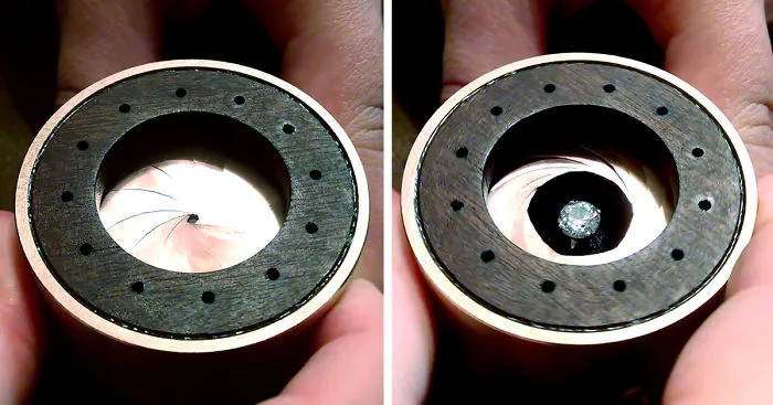 Guy Proposes To His Photographer Girlfriend With DIY Camera Lens Aperture Box