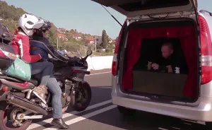 Trunk Theater  That Entertains People Stuck In Traffic Jams