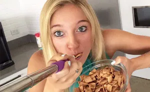 This Selfie Spoon Lets You Take Photos While Eating