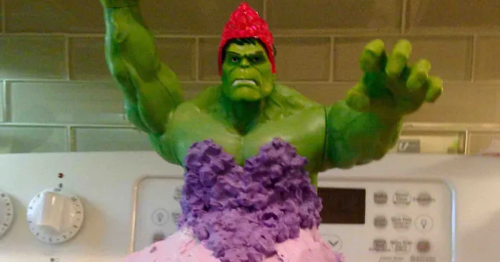 4-Year-Old Twin Girls Wanted Hulk Princess Cake For Their Birthday And Their Parents Delivered