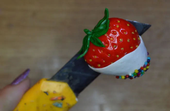 How To Make Realistic Strawberry From Polymer Clay (video)