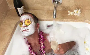 Hilarious Pics Of Men Mimicking Women's Instagram Photos