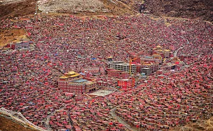 Larung Gar, The Home To 40 000 Monks And Nons