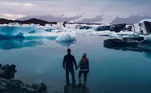 Couple Decides Not To Have A Traditional Wedding And Travels To Iceland Instead