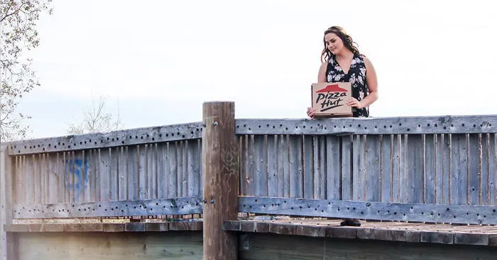 Woman Takes Engagement Photos With A Pizza To Show It's More Reliable Than A Man