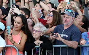 Can You Spot Who Makes This Pic So Awesome That We Can All Learn From It?