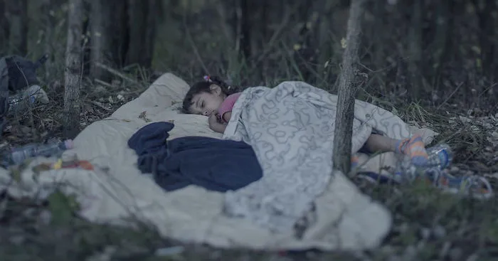Photographer Reveals Where Syrian Child Refugees Sleep