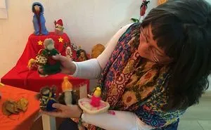 А Woman Who Does Wonders With Her Hands!