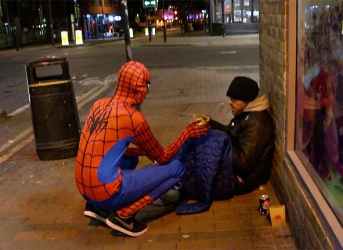 Anonymous Spiderman Feeds Homeless At Night, Shows Everyone Can Be A Hero